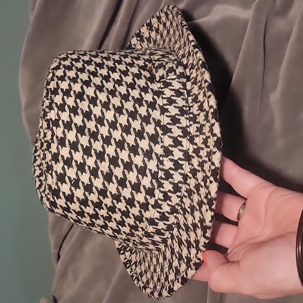 Hat - Picture 2 of 4